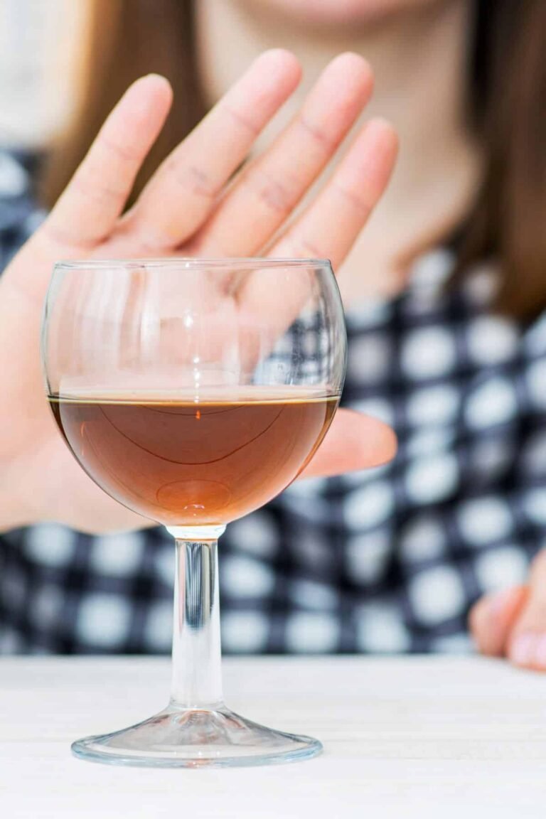 5 Reasons to Avoid Alcohol with PCOS